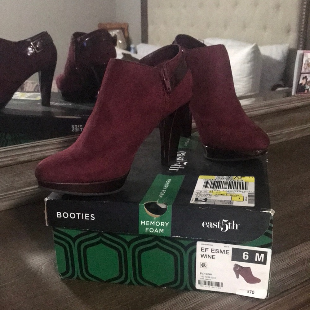 Booties memory foam .